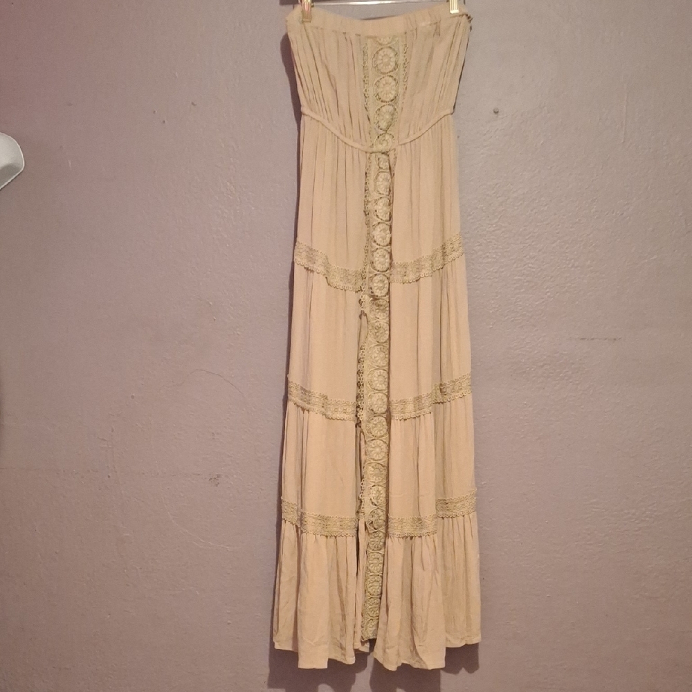 Elegant Strapless Beige Dress with Lace Accents